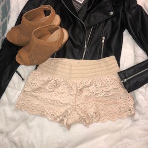 COMFORTABLE TAN DRY GOODS SHORTS 🎀